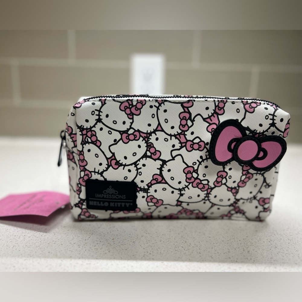 Hello Kitty Cosmetics Pouch & Face Sheet Mask